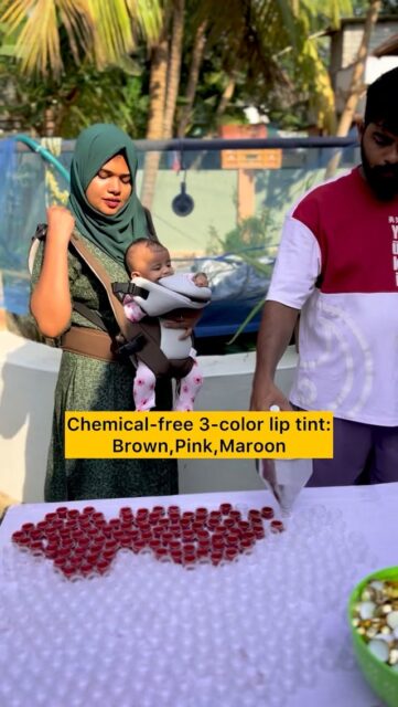 ✨ ഒരേ ലിപ് ടിന്റ്… മൂന്നു നിറം! ✨
💄 100% chemical-free, natural, safe for all age groups
🌿 പ്രകൃതിയുടെ pure oils-il ninnum, butters-il ninnum kutti inakkiyath
🎨 Beetroot & mineral pigments nalkunna natural shades, artificial color alla!

🍫 Chocolate Brown – Cool + Glam mood
🌸 Pink – Soft & feminine vibe
🍷 Maroon – Bold confidence energy

🔥 Ninte mood-inu pattiya shade innu etha?
💃 Choose your color, wear your vibe!

🛒 Shop now: www.ummeesnaturals.com
📲 WhatsApp: 9778336557 | 8139072515

#LipTintMagic #BoldAndBeautiful #NatureCraftedBeauty
#ChemicalFreeMakeup #NaturalLipTint KeralaBeauty
BeetrootTint AyurvedicBeauty D2CKerala
ConfidentShades MoodMatchTint PureFromNature
UmmeesNaturals